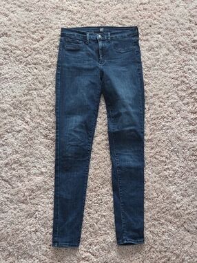 GAP Women's Skinny Jeans in Dark Blue Wash